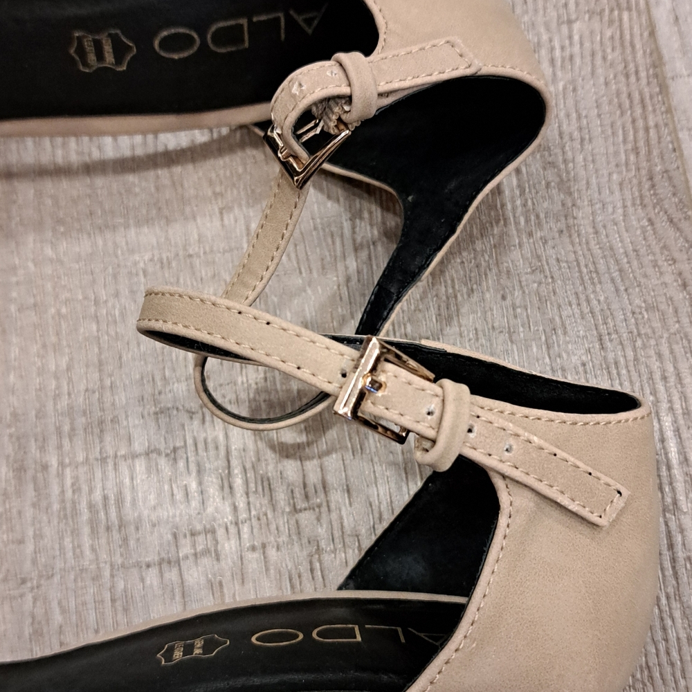 ALDO Tan Heels - Picture 7 of 8
